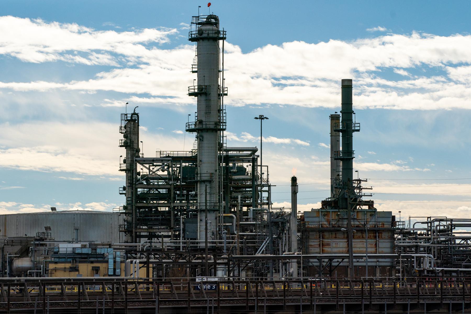 Suncor oil refinery