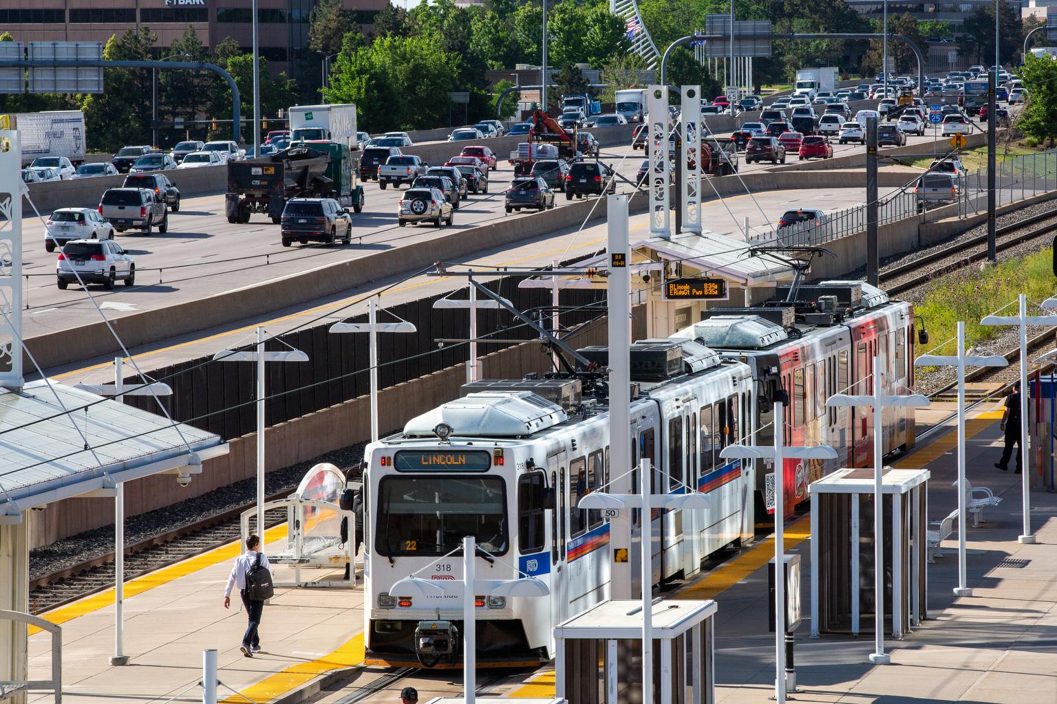 RTD LIGHT RAIL TRAIN BELLVIEW STATION I-25