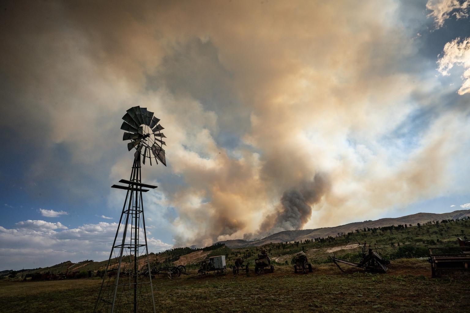 Alexander Mountain Fire sends a pall of smoke over the Front Range